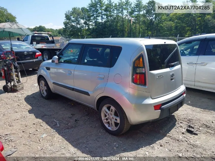 2010 Kia Soul + VIN: KNDJT2A2XA7704285 Lot: 40217777