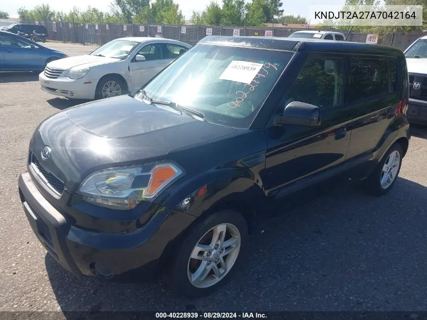 2010 Kia Soul + VIN: KNDJT2A27A7042164 Lot: 40228939