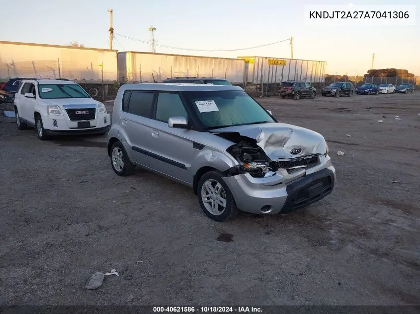 2010 Kia Soul + VIN: KNDJT2A27A7041306 Lot: 40621586