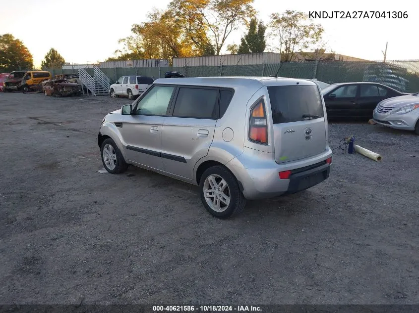 2010 Kia Soul + VIN: KNDJT2A27A7041306 Lot: 40621586