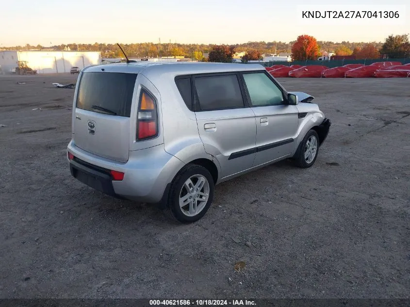 2010 Kia Soul + VIN: KNDJT2A27A7041306 Lot: 40621586