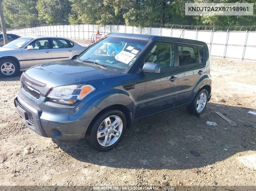 2011 Kia Soul + VIN: KNDJT2A2XB7198961 Lot: 40178788