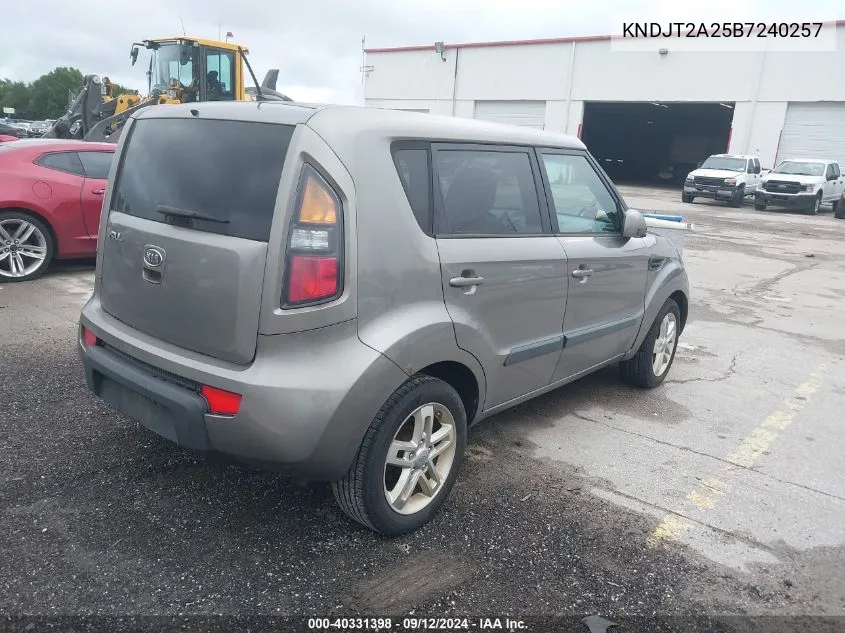 2011 Kia Soul +/!/Sport VIN: KNDJT2A25B7240257 Lot: 40331398