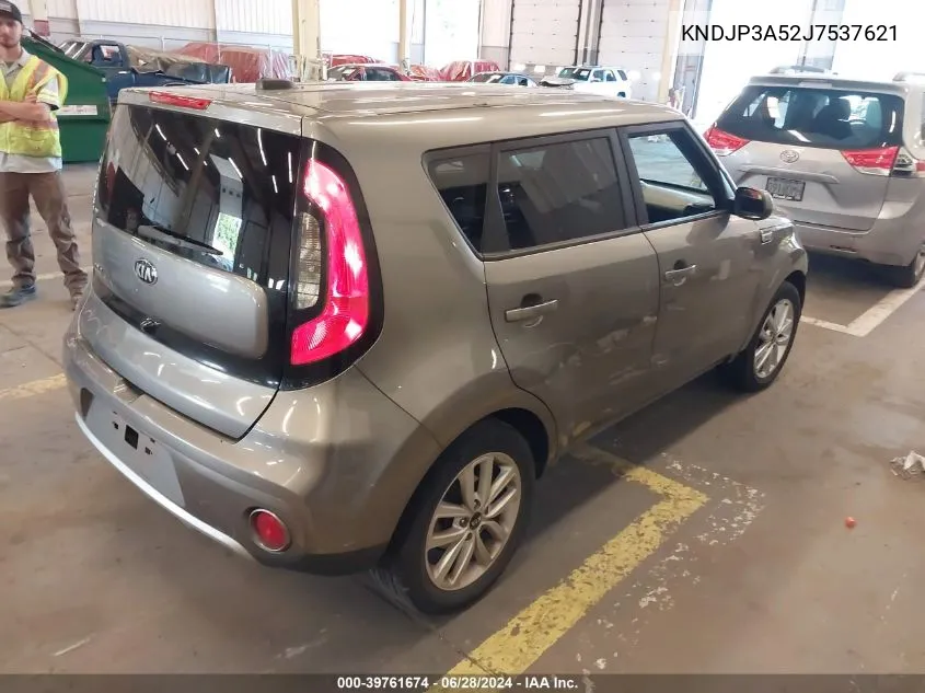 2018 Kia Soul + VIN: KNDJP3A52J7537621 Lot: 39761674