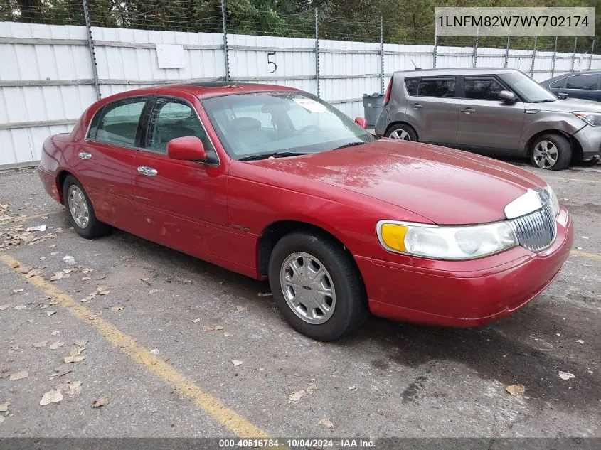 1LNFM82W7WY702174 1998 Lincoln Town Car Signature