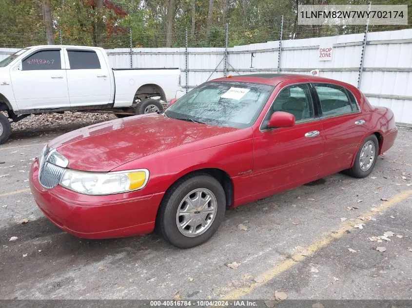 1998 Lincoln Town Car Signature VIN: 1LNFM82W7WY702174 Lot: 40516784