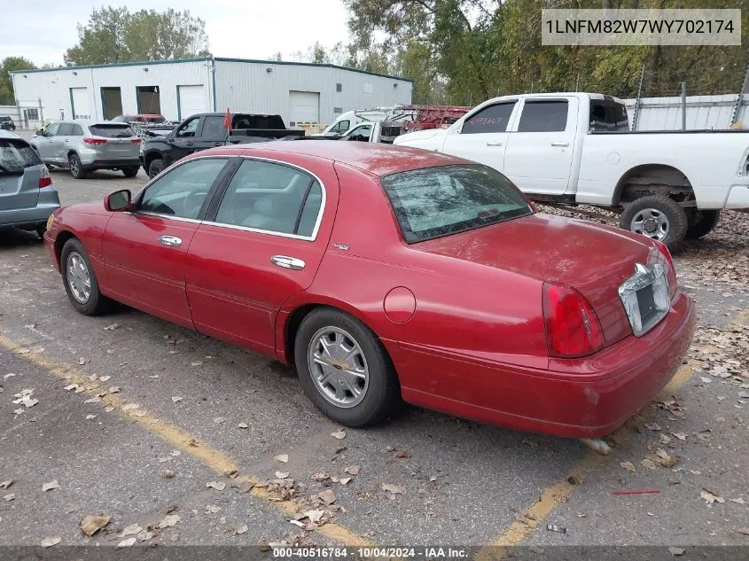 1998 Lincoln Town Car Signature VIN: 1LNFM82W7WY702174 Lot: 40516784