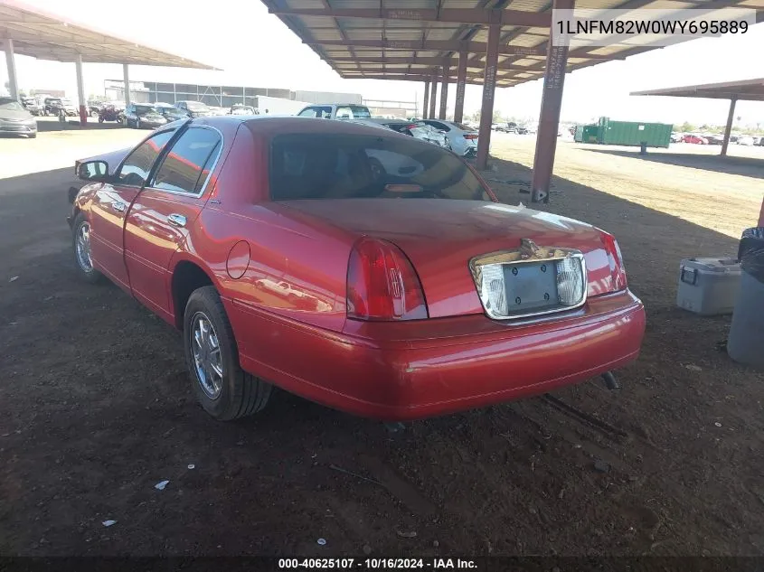 1998 Lincoln Town Car Signature VIN: 1LNFM82W0WY695889 Lot: 40625107