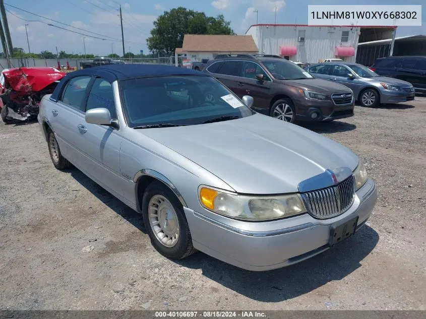 1999 Lincoln Town Car Executive VIN: 1LNHM81W0XY668302 Lot: 40106697