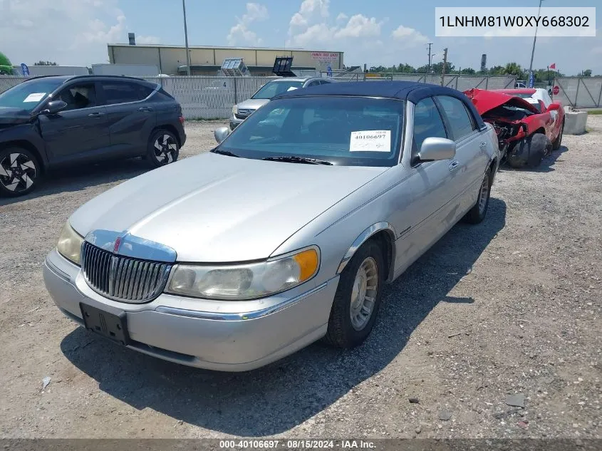 1999 Lincoln Town Car Executive VIN: 1LNHM81W0XY668302 Lot: 40106697