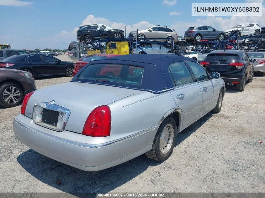 1999 Lincoln Town Car Executive VIN: 1LNHM81W0XY668302 Lot: 40106697