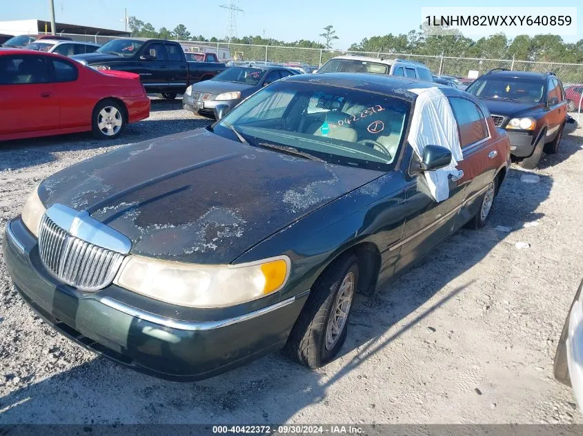 1999 Lincoln Town Car Signature VIN: 1LNHM82WXXY640859 Lot: 40422372