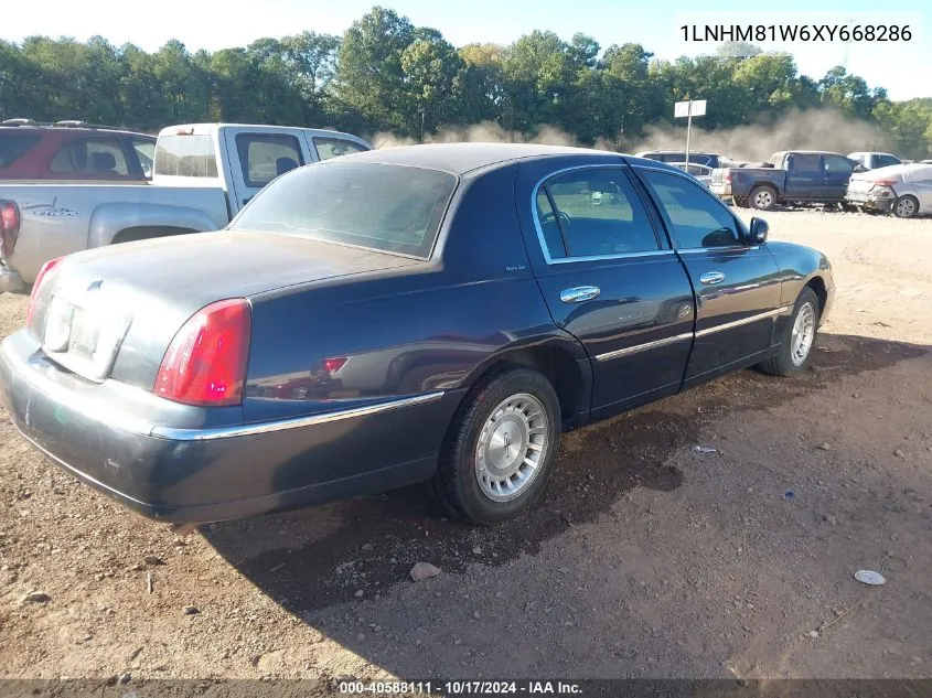 1999 Lincoln Town Car Executive VIN: 1LNHM81W6XY668286 Lot: 40588111