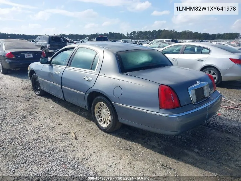 1999 Lincoln Town Car Signature VIN: 1LNHM82W1XY641978 Lot: 40793876