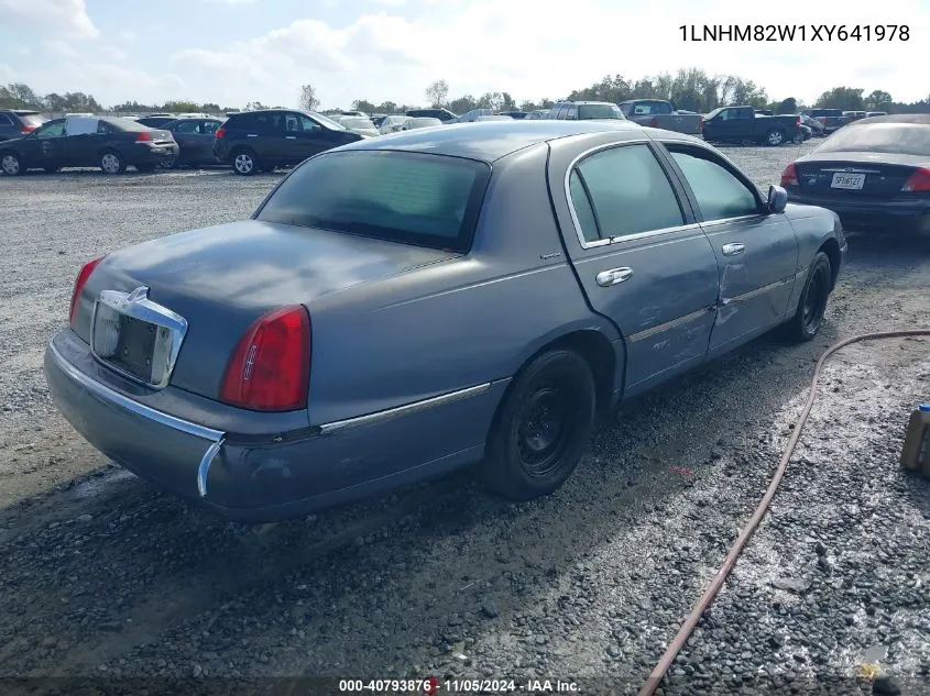 1999 Lincoln Town Car Signature VIN: 1LNHM82W1XY641978 Lot: 40793876