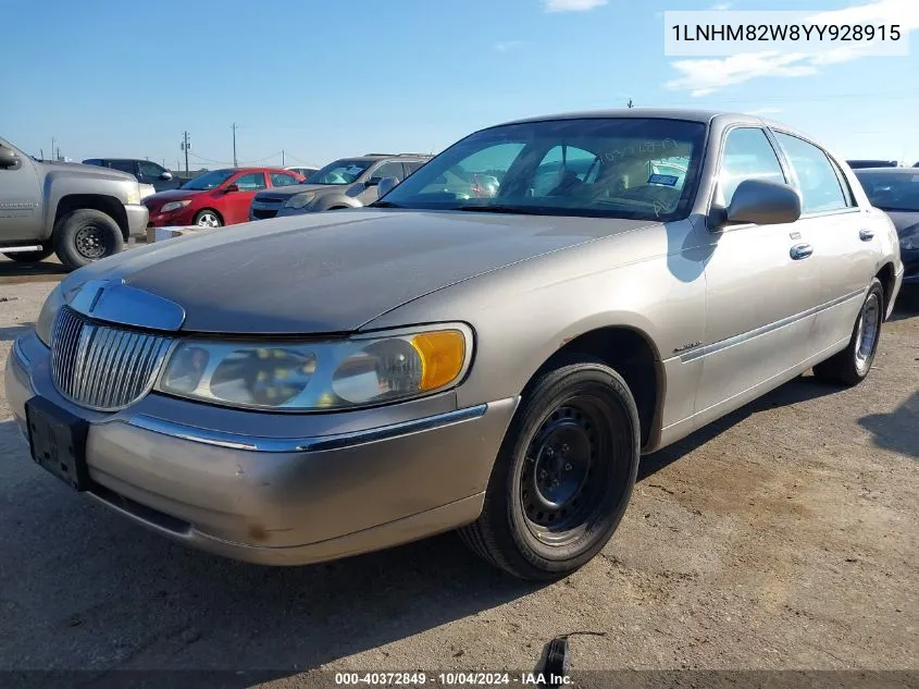 2000 Lincoln Town Car Signature VIN: 1LNHM82W8YY928915 Lot: 40372849