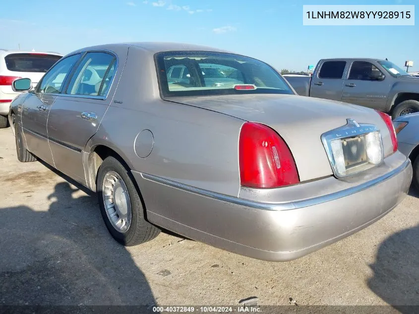 2000 Lincoln Town Car Signature VIN: 1LNHM82W8YY928915 Lot: 40372849