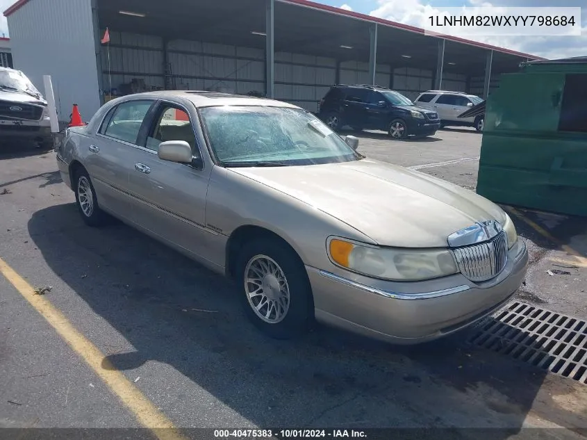 1LNHM82WXYY798684 2000 Lincoln Town Car Signature