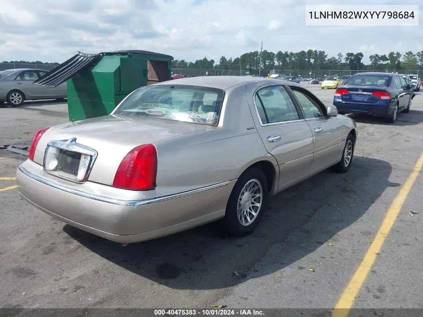 2000 Lincoln Town Car Signature VIN: 1LNHM82WXYY798684 Lot: 40475383