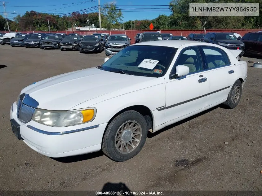 2000 Lincoln Town Car Signature VIN: 1LNHM82W7YY864950 Lot: 40558125