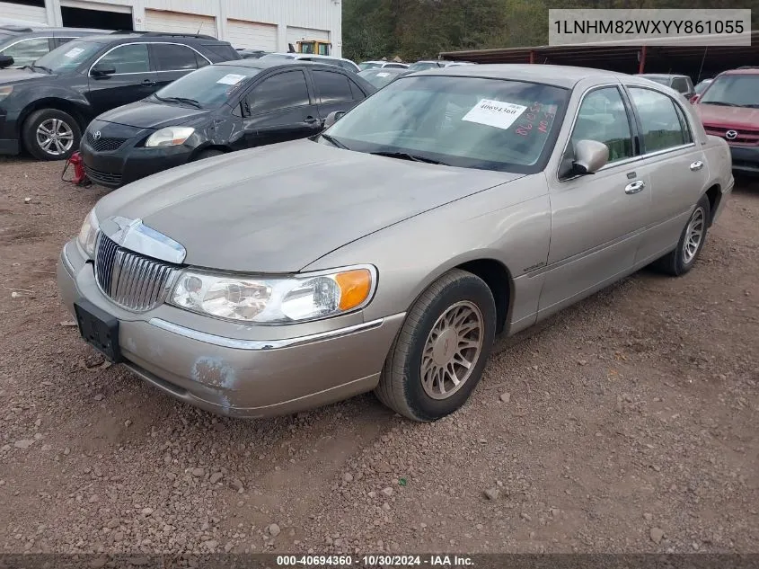 1LNHM82WXYY861055 2000 Lincoln Town Car Signature