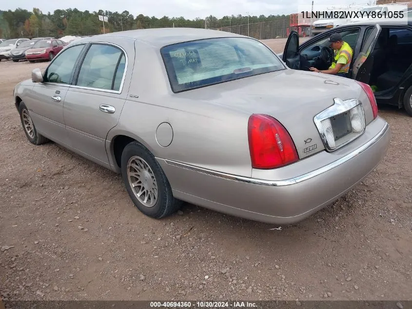 1LNHM82WXYY861055 2000 Lincoln Town Car Signature