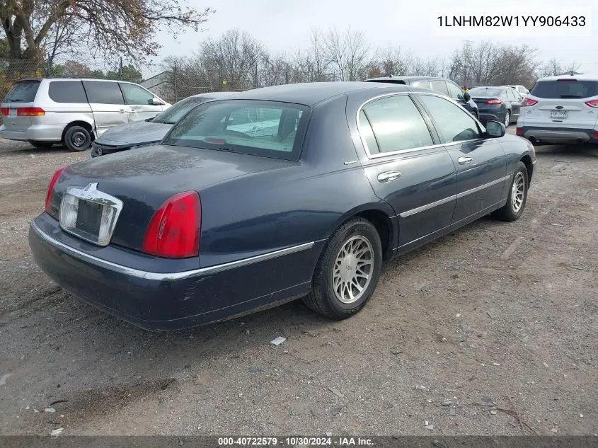 2000 Lincoln Town Car Signature VIN: 1LNHM82W1YY906433 Lot: 40722579