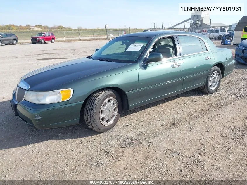 2000 Lincoln Town Car Signature VIN: 1LNHM82W7YY801931 Lot: 40732785