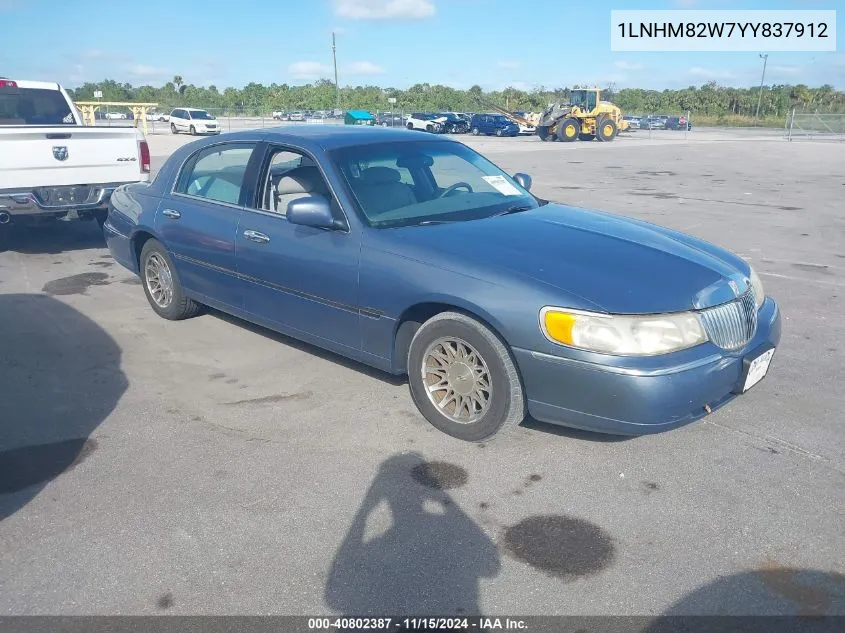 1LNHM82W7YY837912 2000 Lincoln Town Car Signature