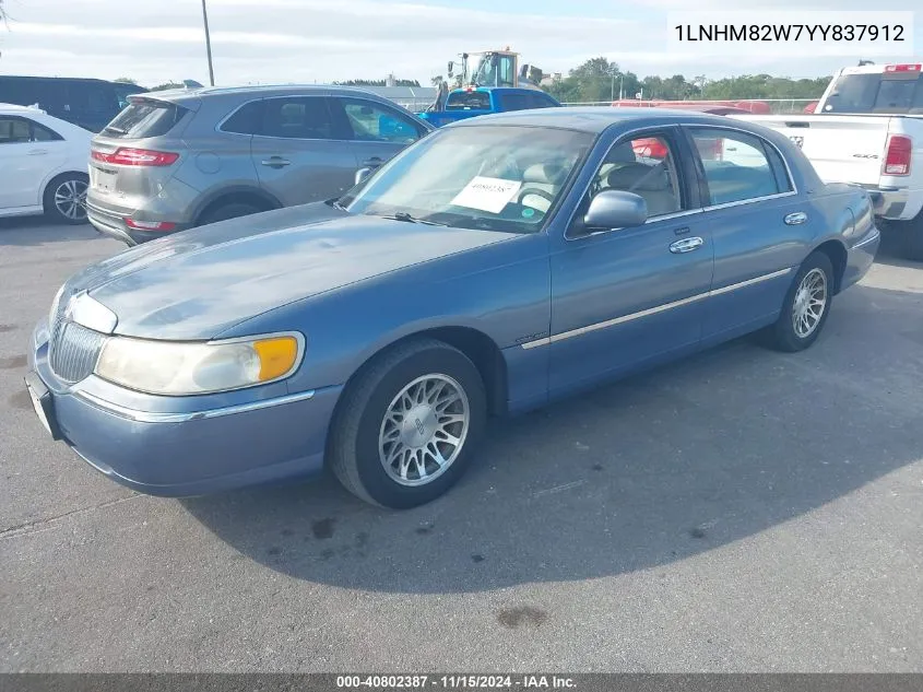 1LNHM82W7YY837912 2000 Lincoln Town Car Signature