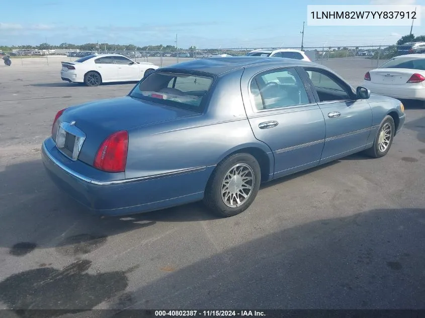 1LNHM82W7YY837912 2000 Lincoln Town Car Signature