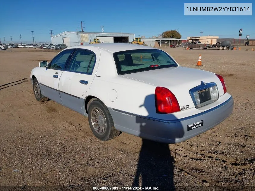 2000 Lincoln Town Car Signature VIN: 1LNHM82W2YY831614 Lot: 40867881