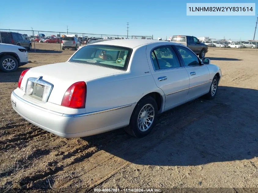 2000 Lincoln Town Car Signature VIN: 1LNHM82W2YY831614 Lot: 40867881