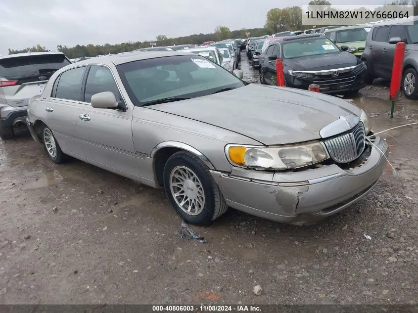 2002 Lincoln Town Car Signature VIN: 1LNHM82W12Y666064 Lot: 40806003