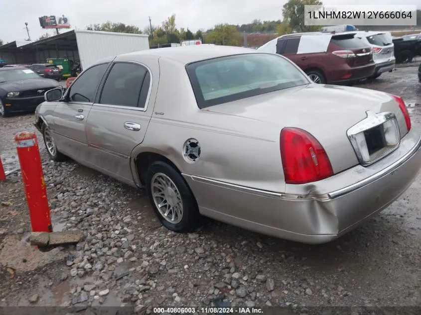 2002 Lincoln Town Car Signature VIN: 1LNHM82W12Y666064 Lot: 40806003