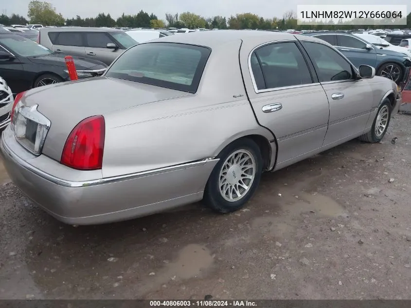 2002 Lincoln Town Car Signature VIN: 1LNHM82W12Y666064 Lot: 40806003