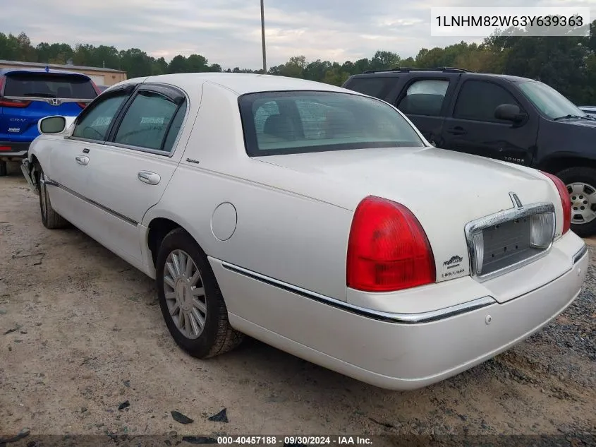 2003 Lincoln Town Car Signature VIN: 1LNHM82W63Y639363 Lot: 40457188