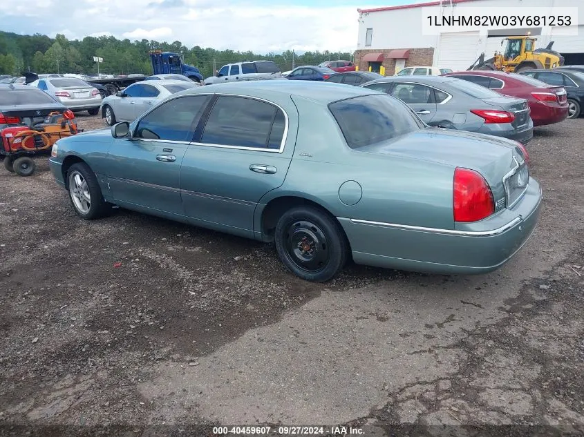 1LNHM82W03Y681253 2003 Lincoln Town Car Signature