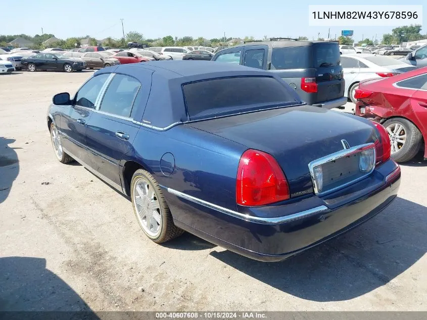 2003 Lincoln Town Car Signature VIN: 1LNHM82W43Y678596 Lot: 40607608