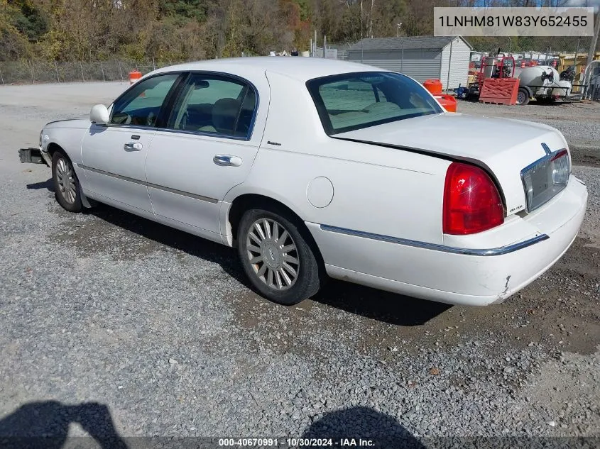 2003 Lincoln Town Car Executive VIN: 1LNHM81W83Y652455 Lot: 40670991