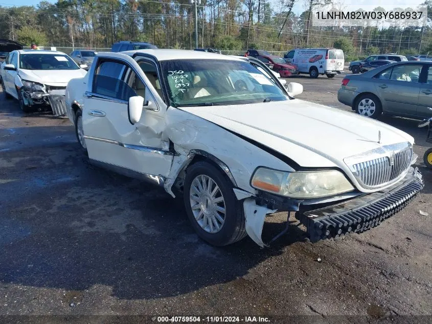 2003 Lincoln Town Car Signature VIN: 1LNHM82W03Y686937 Lot: 40759504