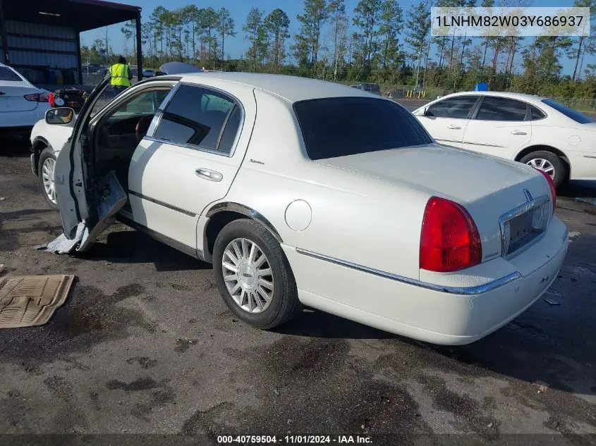 2003 Lincoln Town Car Signature VIN: 1LNHM82W03Y686937 Lot: 40759504