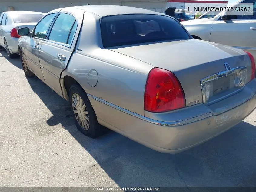 2003 Lincoln Town Car Signature VIN: 1LNHM82W03Y673962 Lot: 40839292