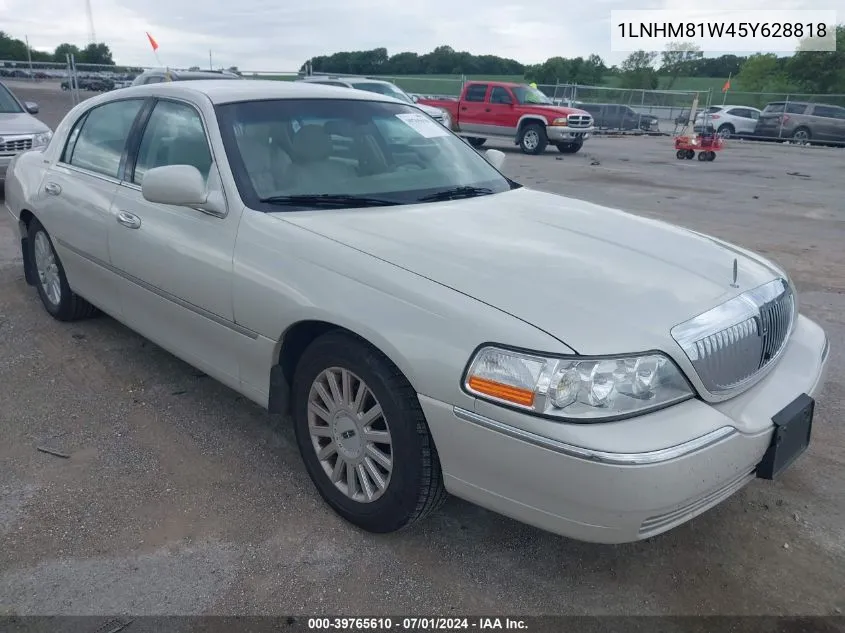 1LNHM81W45Y628818 2005 Lincoln Town Car Signature