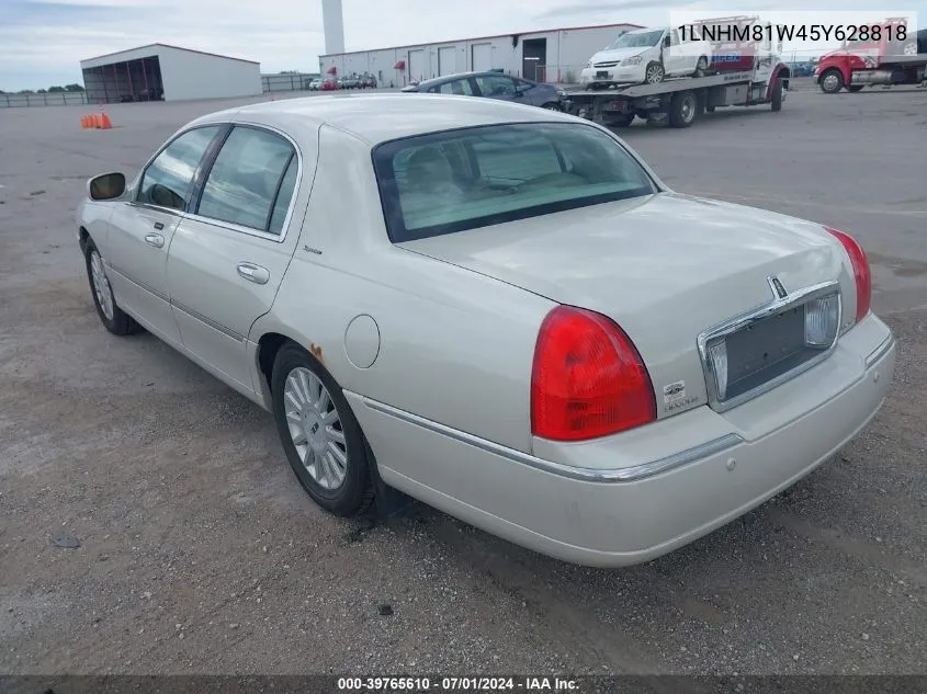 1LNHM81W45Y628818 2005 Lincoln Town Car Signature