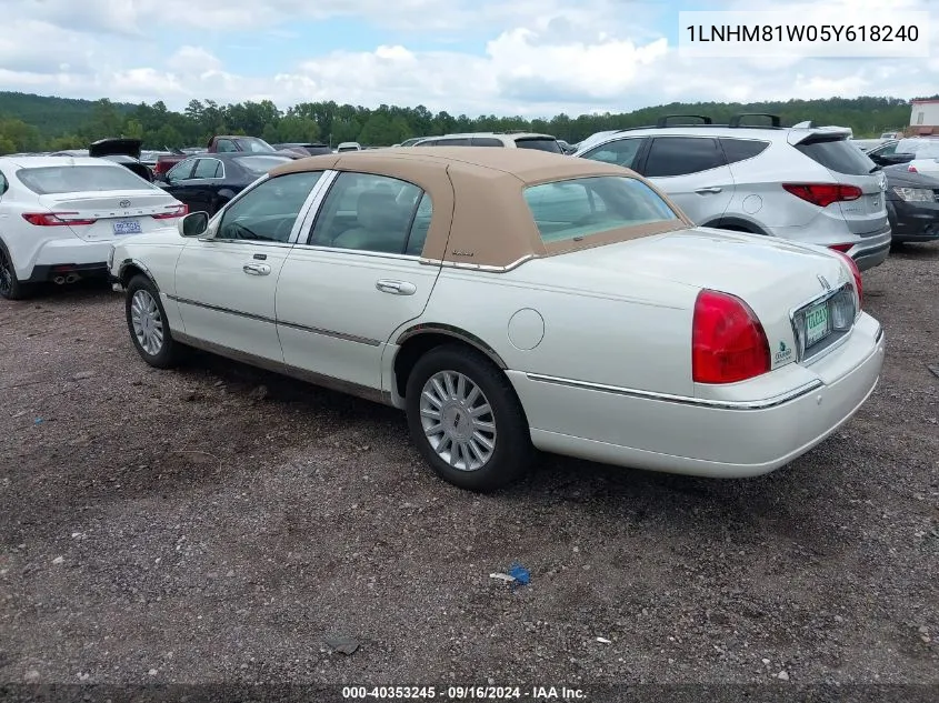 2005 Lincoln Town Car Signature VIN: 1LNHM81W05Y618240 Lot: 40353245