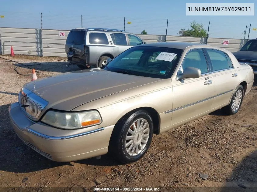 2005 Lincoln Town Car Signature VIN: 1LNHM81W75Y629011 Lot: 40369154