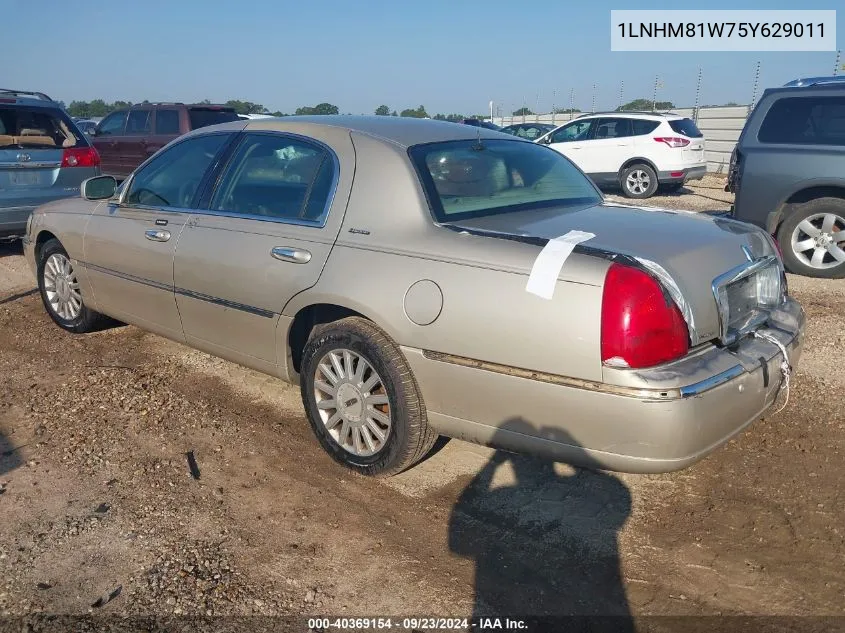 2005 Lincoln Town Car Signature VIN: 1LNHM81W75Y629011 Lot: 40369154