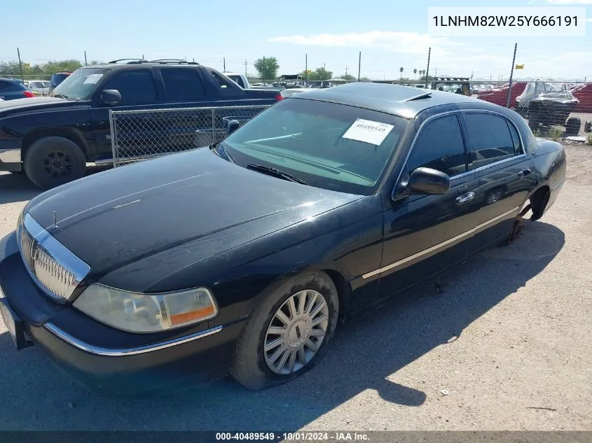 2005 Lincoln Town Car Signature Limited VIN: 1LNHM82W25Y666191 Lot: 40489549