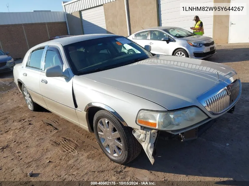 2005 Lincoln Town Car Signature Limited VIN: 1LNHM82W95Y644267 Lot: 40502175